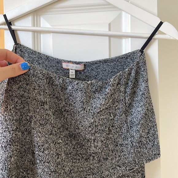 Off the shoulder sweater/shirt! - Picture 2 of 2